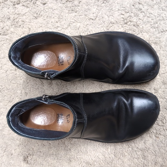 Birkenstock Bennington Leather Zip Up Ankle Booties in Black - Picture 4 of 16